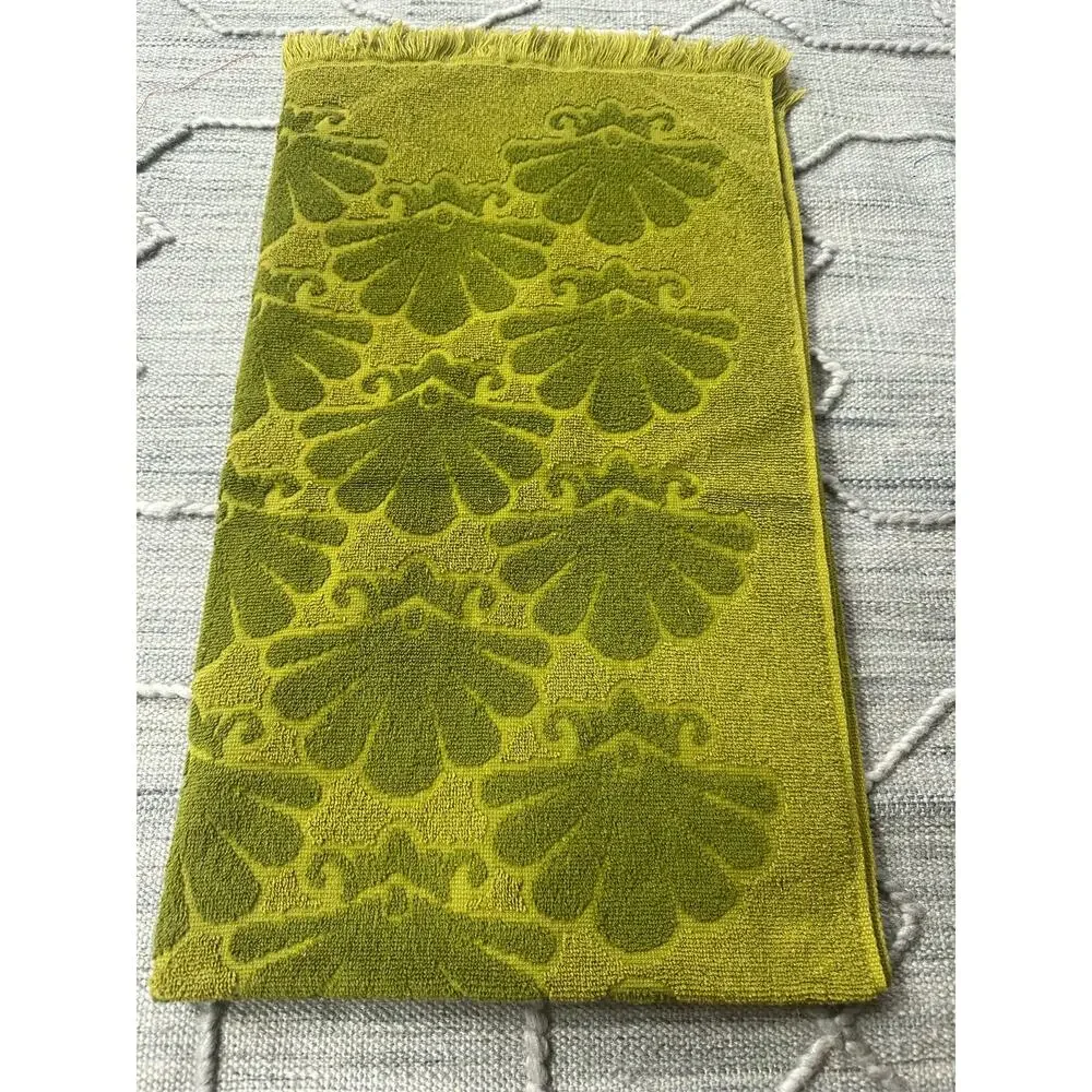 Vintage Fieldcrest BATH TOWEL avocado green seashell motif two tone fringe 60s